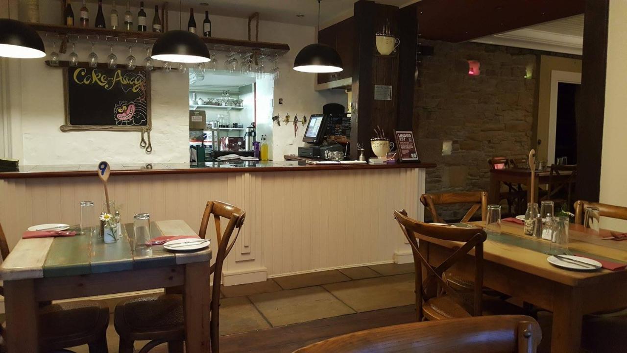 The Ship Inn Инвергордън Екстериор снимка